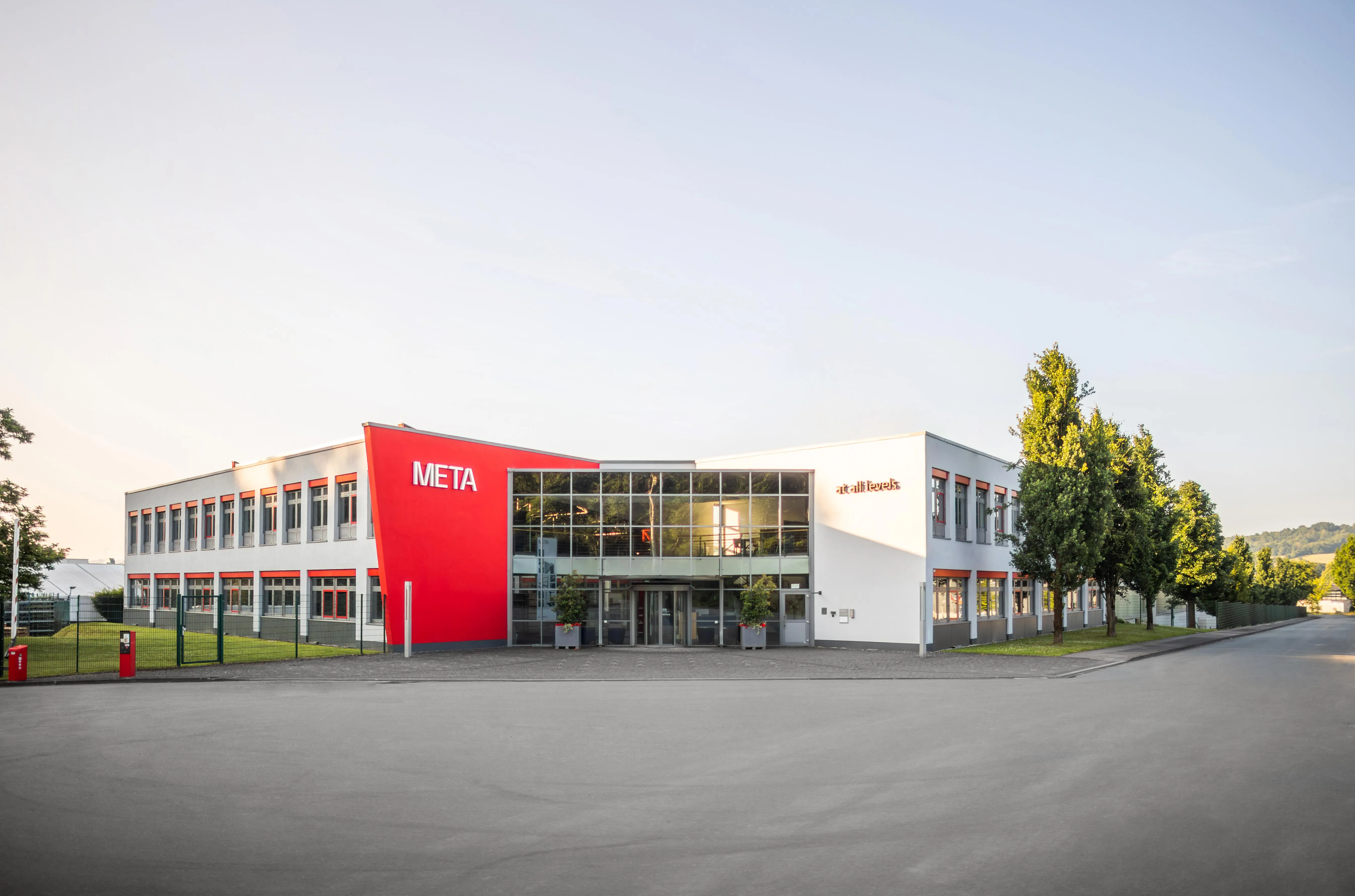 META Hauptgebäude 2025